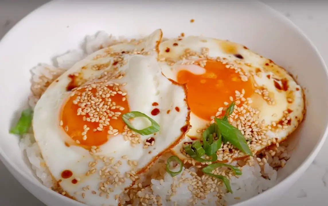 Gyeran Bap (Korean Egg Rice) – The 10-Minute Meal That Feels Like a Warm Hug