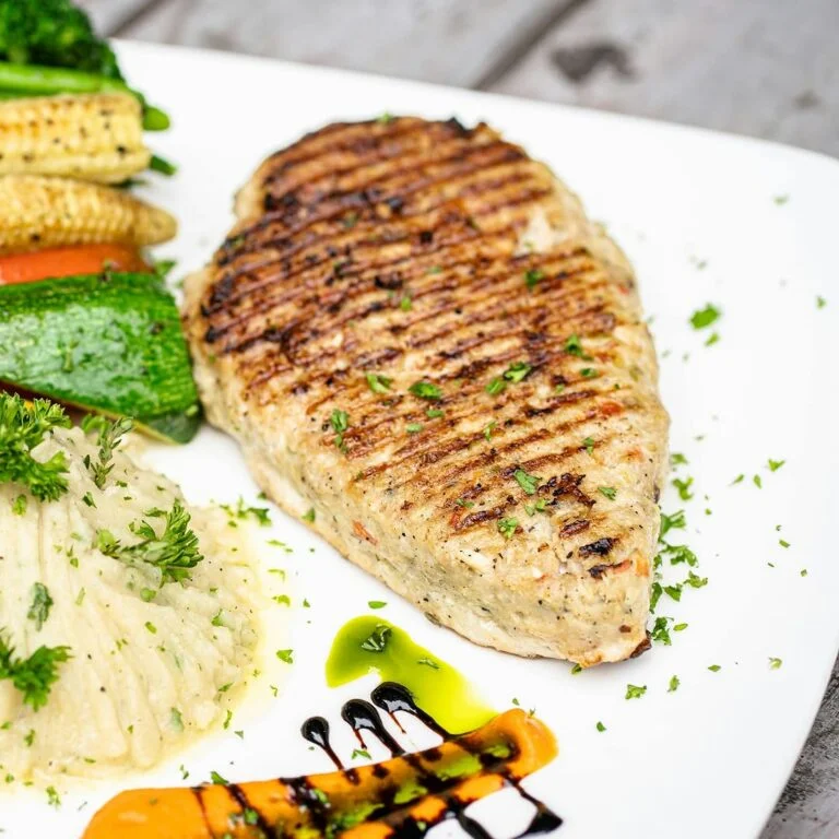 Chicken Steak with White Garlic Sauce: A Delicious & Healthy Dinner That Feels Fancy
